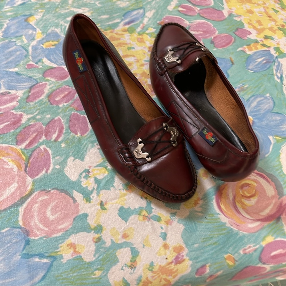 The Apple Shoes View 3